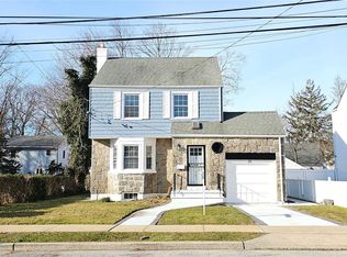 1 Glen Rd, West Hempstead, NY 11552