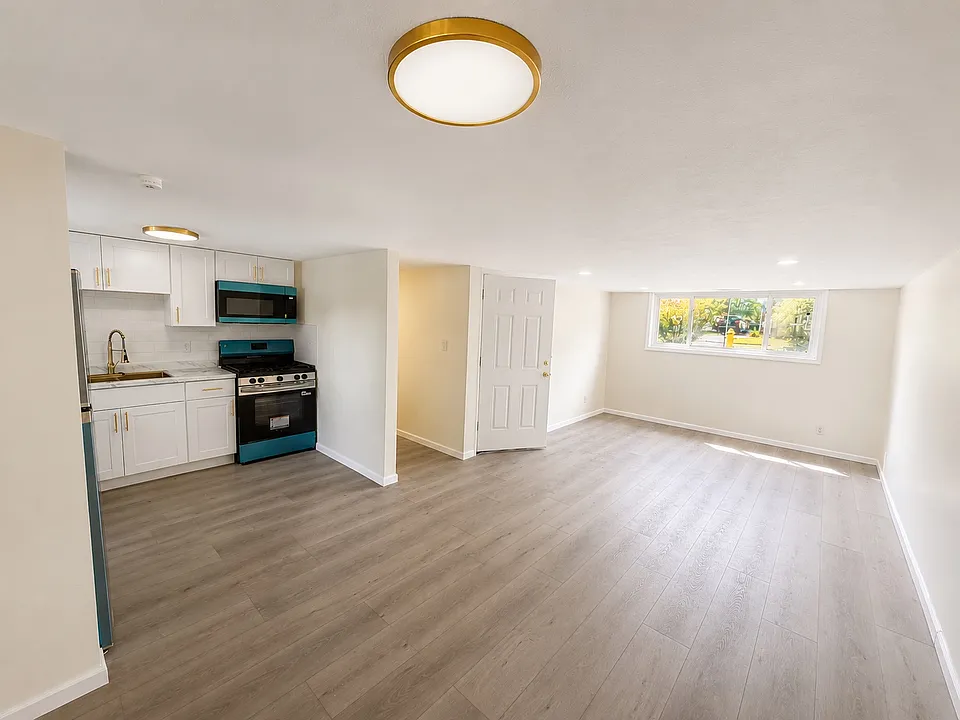 153 Argus Dr #1