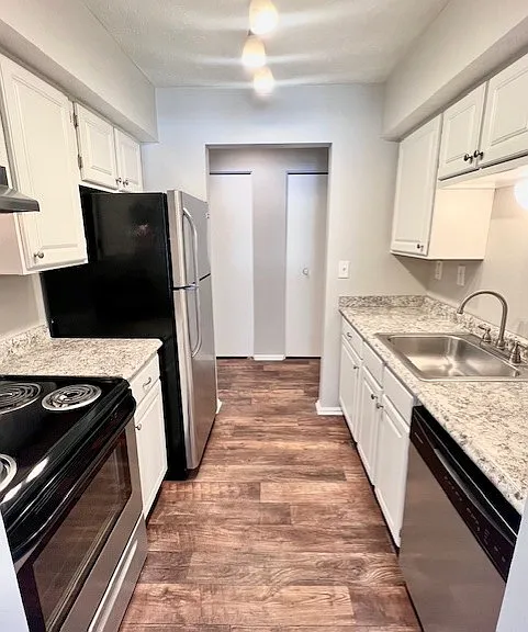 Harbour Club Apartments — Photo 29