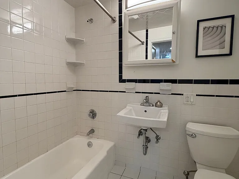 15 Euston Rd #18A — Photo 5