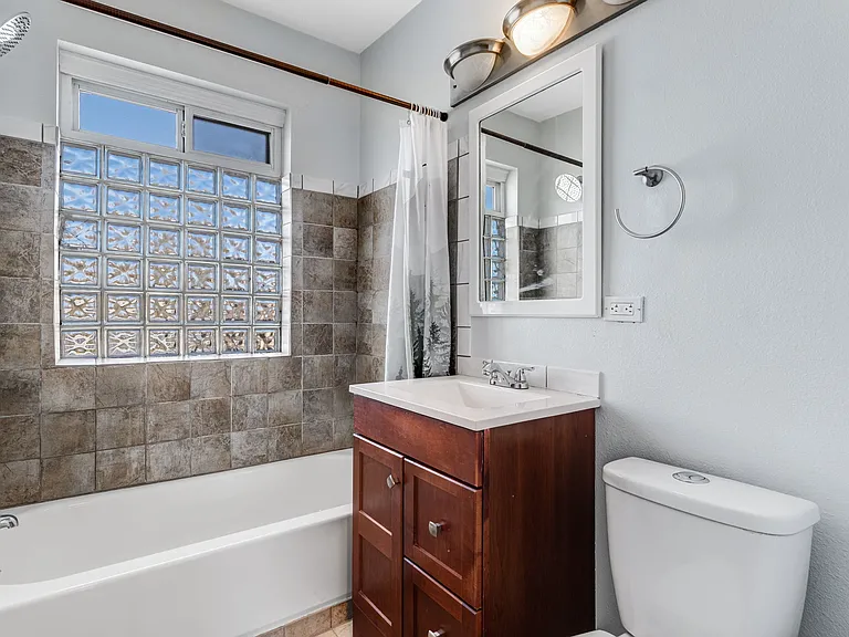 665 N Washington St #8C — Photo 5