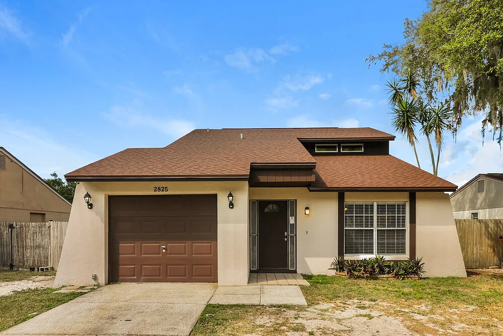 3 bed, 2.0 bath, 1407 sqft, $2,370 — Photo 1