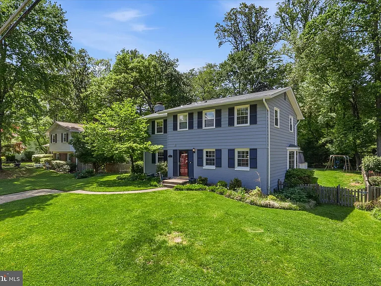 2432 Rockbridge St — Photo 3