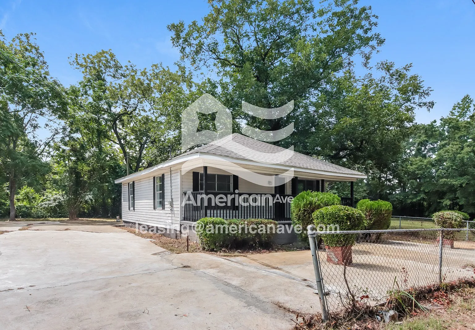 2 bed, 1.0 bath, 1059 sqft, $997 — Photo 2