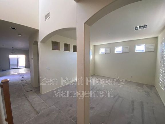 4th image of 2740 E Chester Dr