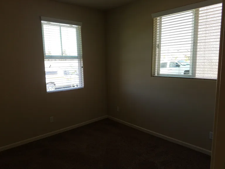 2833 W Cecil Ave — Photo 16