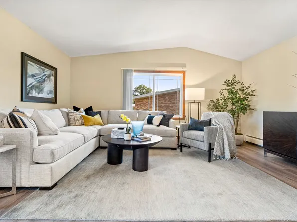 Lake Pointe Apartments