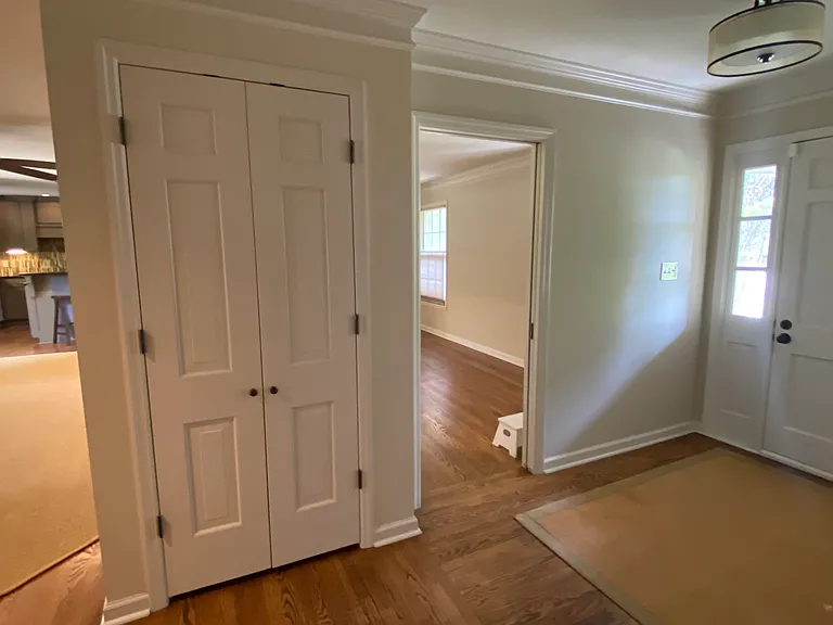 1414 E Olive Dr SE — Photo 2