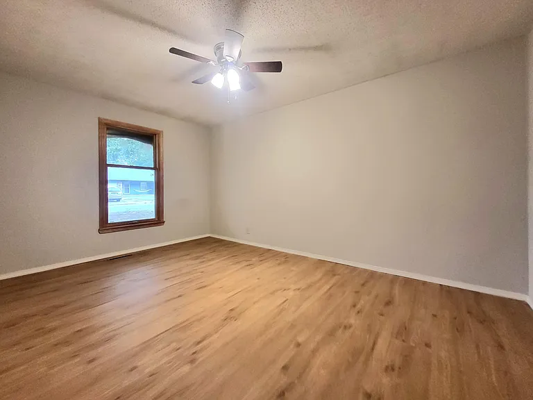 3232 S Roanoke Ave — Photo 9