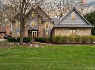 1336 Kings Pointe Rd, Grand Blanc, MI 48439