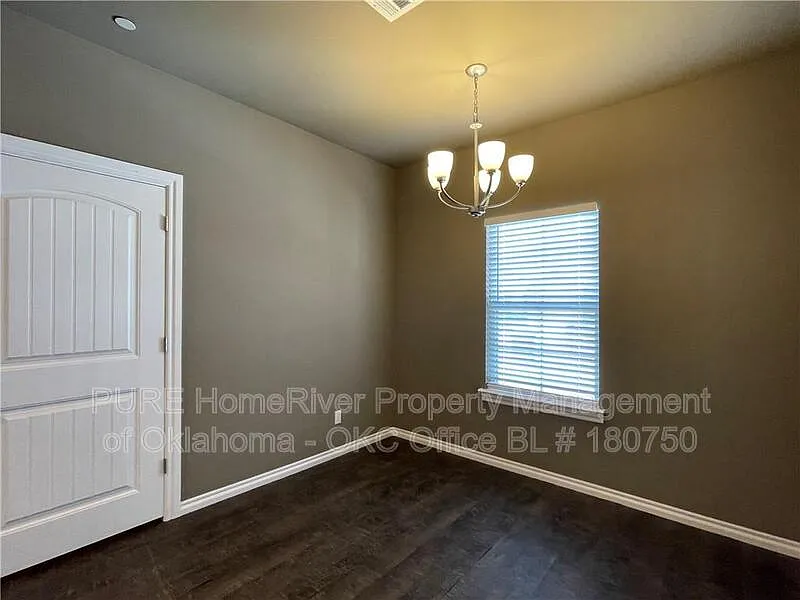 1 bed, 1.0 bath, 800 sqft, $1,050 — Photo 3
