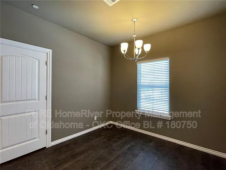 1002 SW 91st St — Photo 3