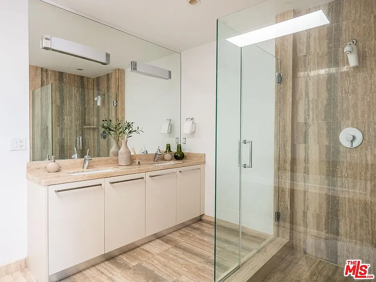 855 N Croft Ave #Penthouse 4 — Photo 22