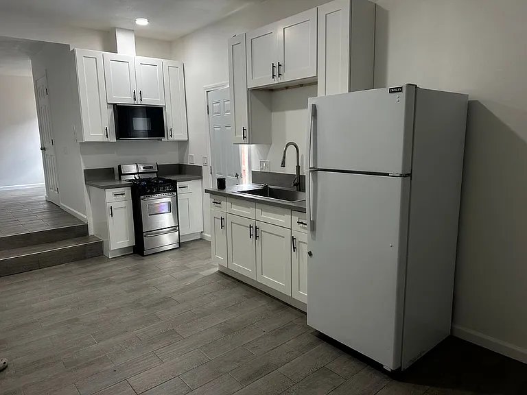 908 N Orange St #B — Photo 6