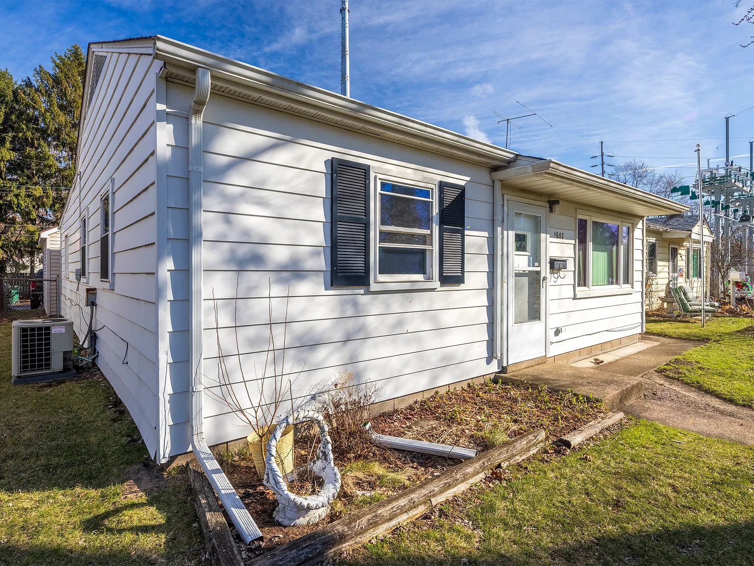 3 bed, 1092 sqft, $2,100 — Photo 3