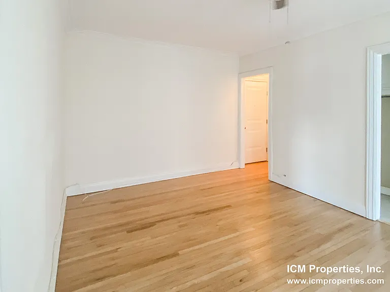 540.9 W Briar Pl #9B — Photo 2