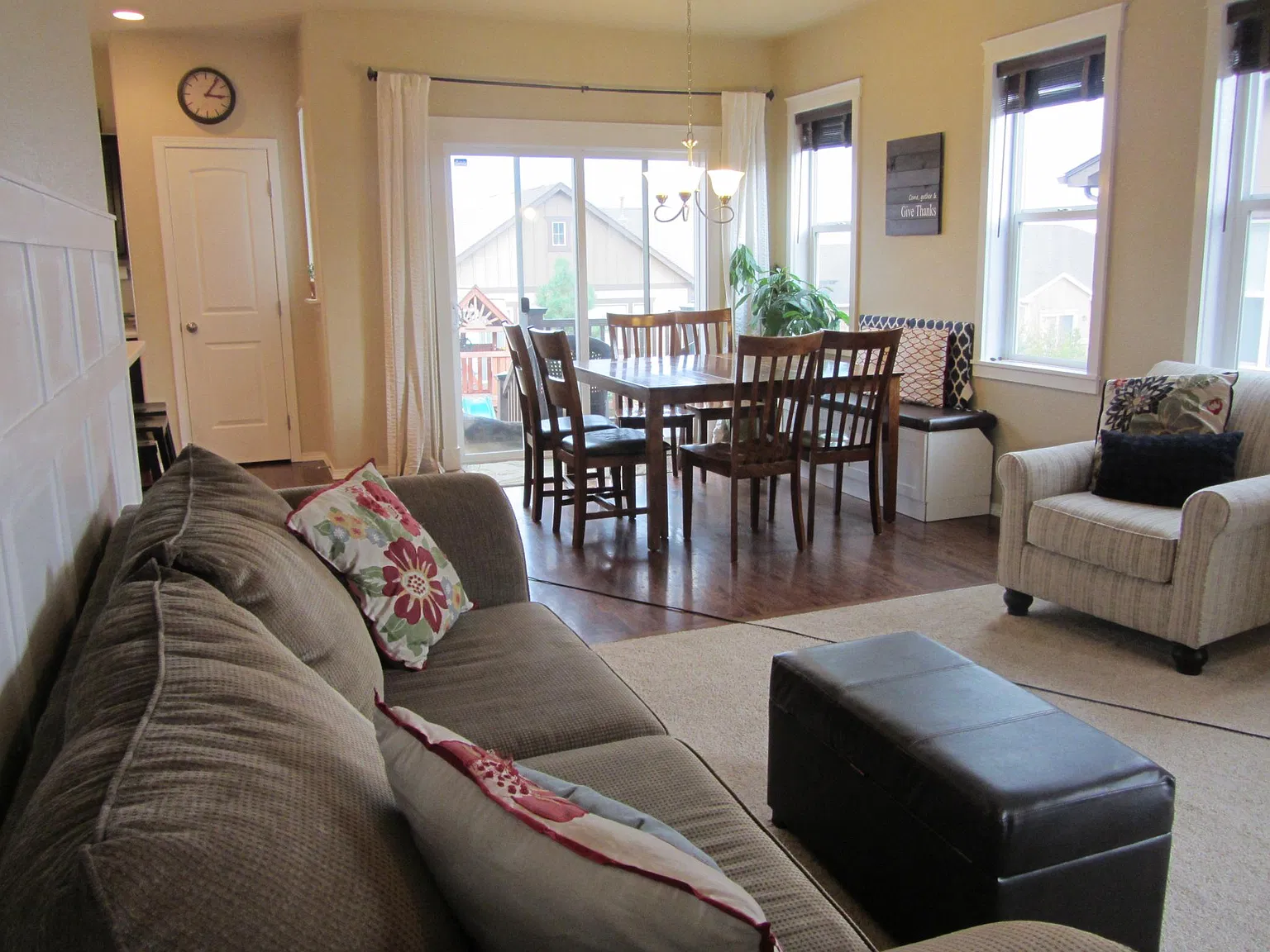 4 bed, 3.5 bath, 2318 sqft, $2,700 — Photo 3