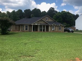 190 Firethorne Dr, Newnan, GA 30265