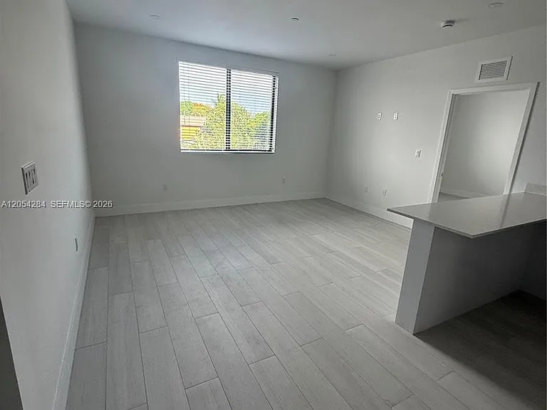 1091 E 17th St #403 — Photo 1