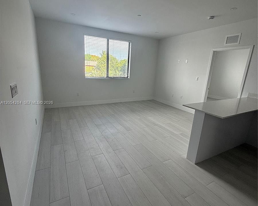 1st image of 1091 E 17th St #403