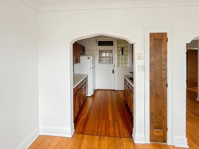 2542 W Summerdale Ave #3R — Photo 9