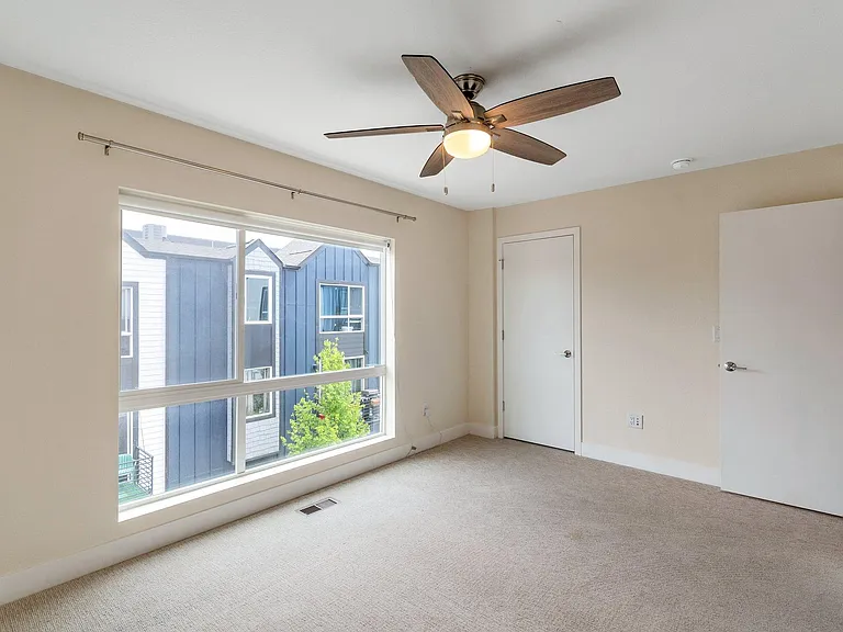 5586 W 11th Pl — Photo 9