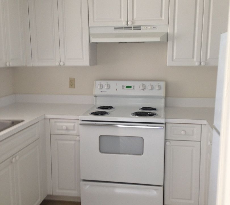 1st image of 220 Henthorne Dr #B07