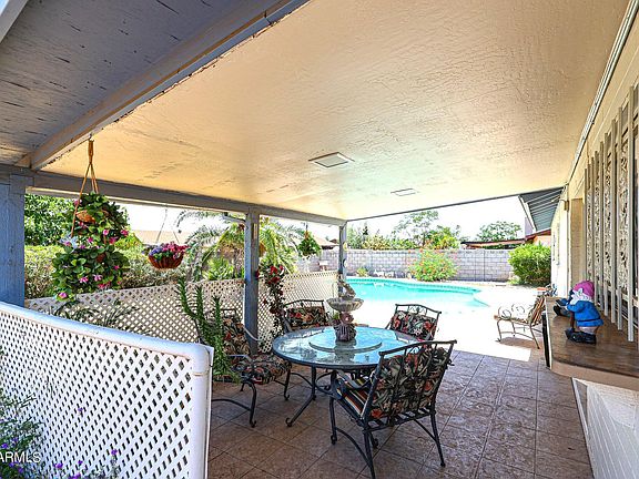 4th image of 7601 W GLENROSA Avenue