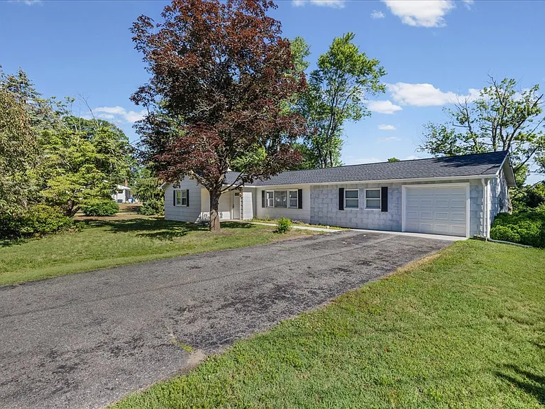 1 Spruce Ln — Photo 6