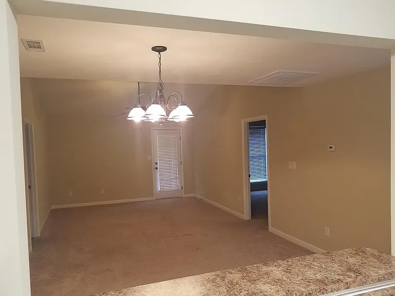 423 Tarsel Ct — Photo 8