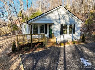 330 Peaceful Ln, Clyde, NC 28721