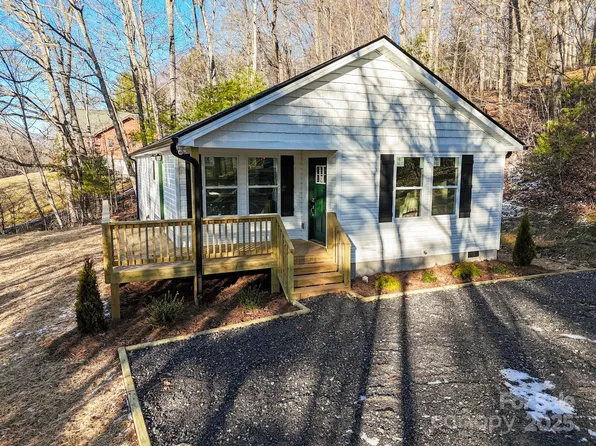 330 Peaceful Ln, Clyde, NC 28721