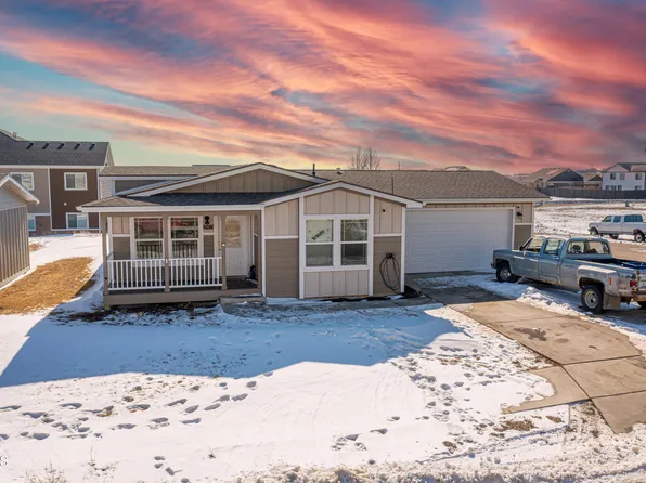 2413 24th St W, Williston, ND 58801