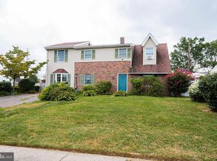 15 Ravine Ln, Levittown, PA 19055