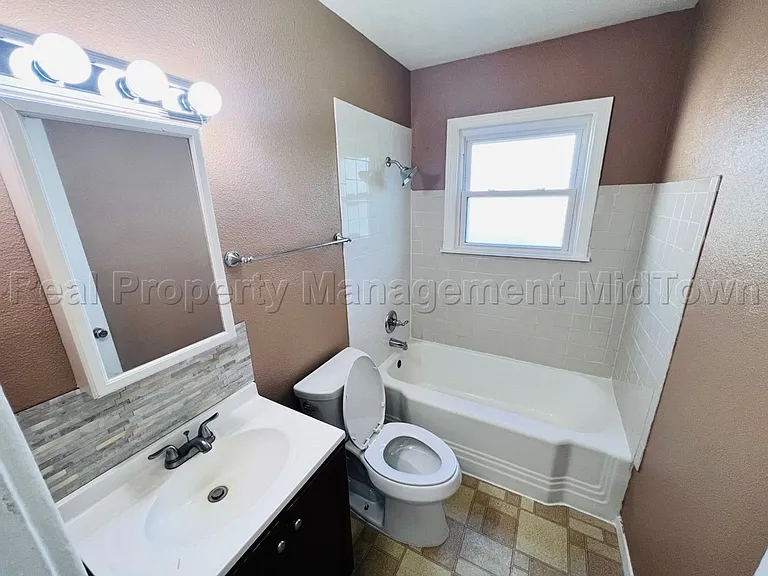 2509 Spiller St — Photo 15