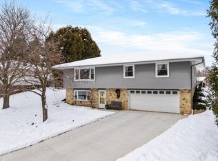 500 Deer Pass Rd, Saukville, WI 53080