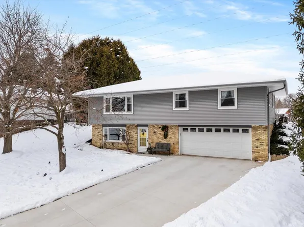 500 Deer Pass ROAD, Saukville, WI 53080