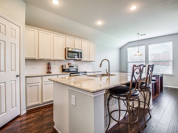 4th image of 1803 Phillip Ln