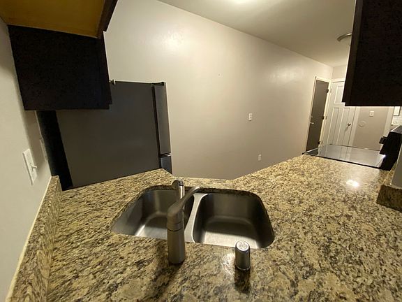 5th image of 2019 N Farwell Ave #312