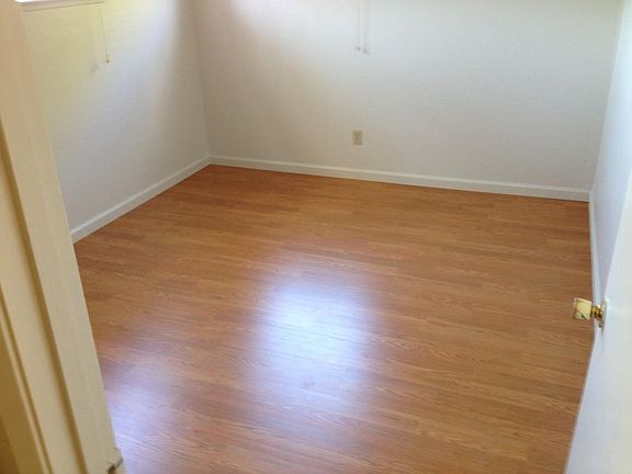 2nd image of 2549 Sloat Way APT 3