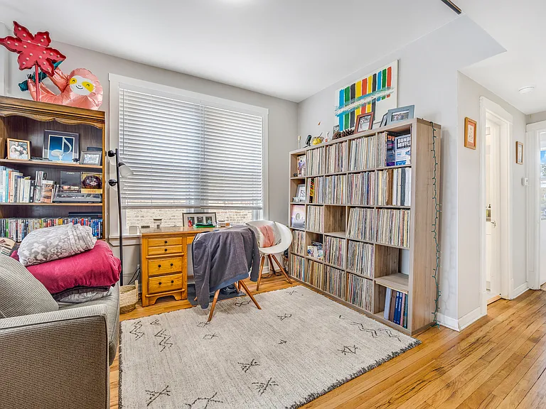2255 S Oakley Ave #2F — Photo 7