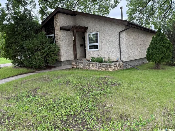 831 Seymour CRESCENT N, Regina, SK S4X 2B6