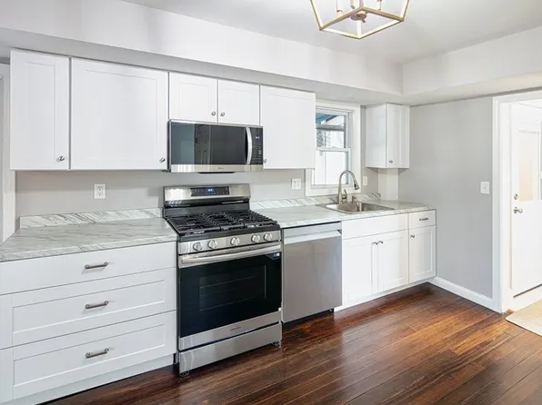 8 Harrison Ave, Bourne, MA 02532