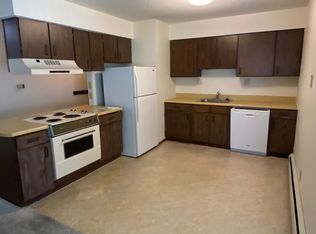 62 Northwood Dr APT 4, Hiawatha, IA 52233
