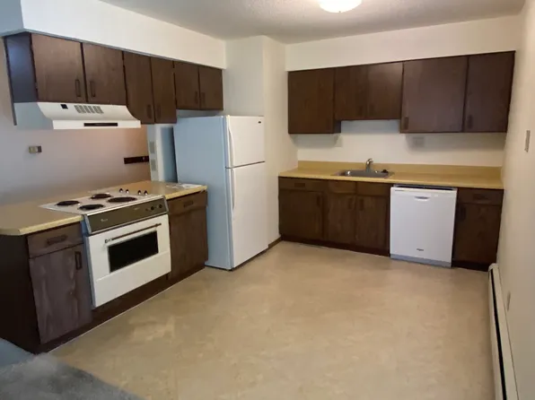 62 Northwood Dr APT 4, Hiawatha, IA 52233