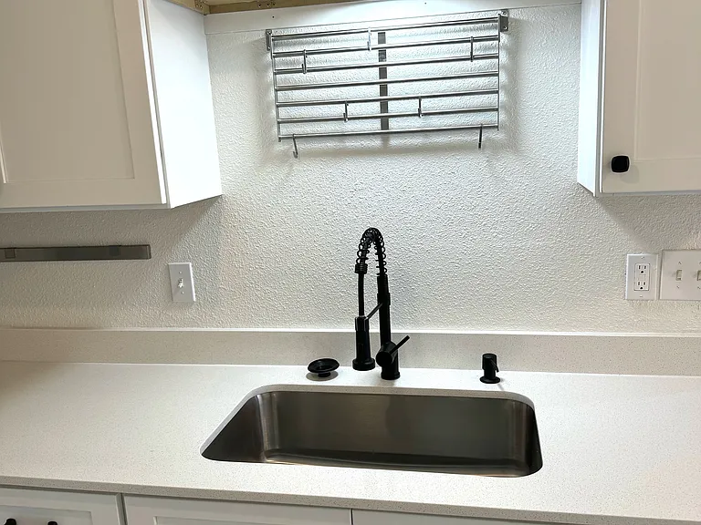 402 Cornell Dr SE #7 — Photo 2