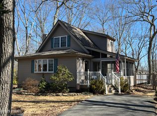 119 Rodeo Dr, Lords Valley, PA 18428