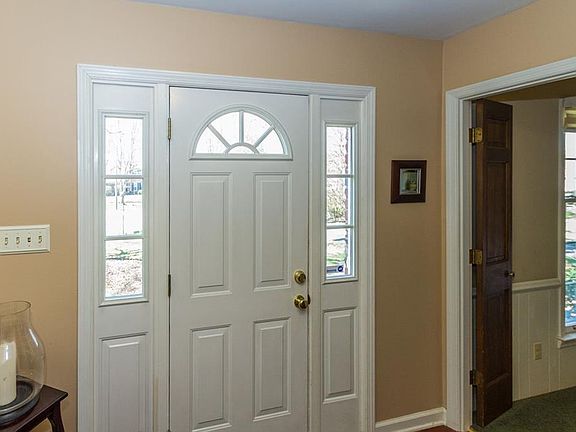 3rd image of 7321 Glenview Dr E