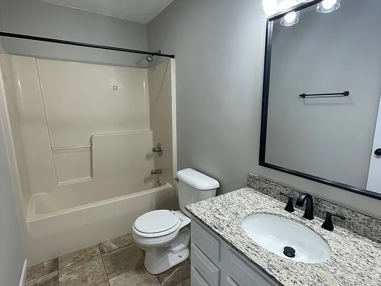 3624-3626 Thornhill Circle W-TBROS — Photo 10