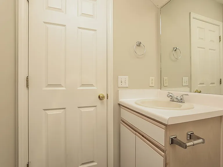 1464 Rochester Dr — Photo 14